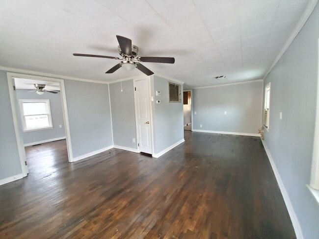 Photo - 1713 Murchison Rd