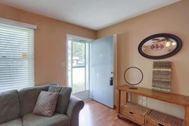 Photo - 1712 Stratford Dr