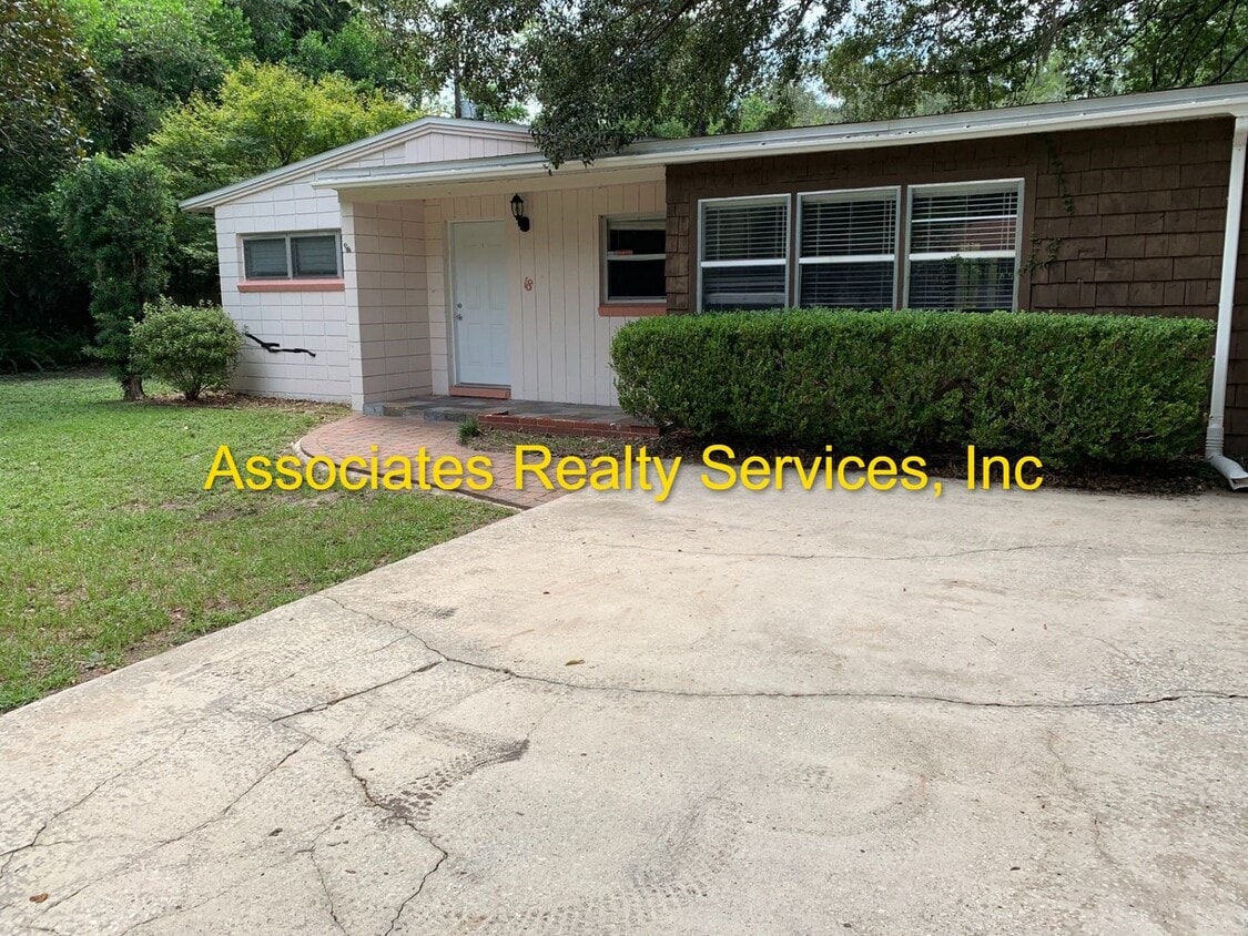 3 Bedroom, 1 1/2 bath house available in A... - 3 Bedroom, 1 1/2 bath house available in A...