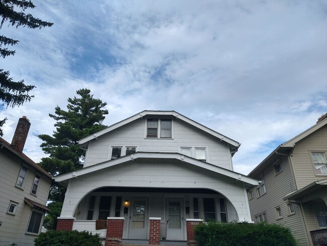 Building Photo - 206-208 N Harris Ave Unit 206 Rental