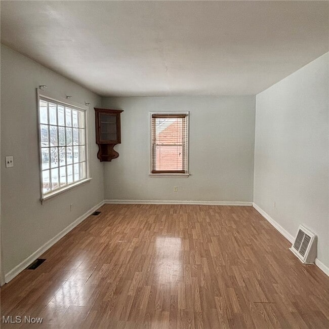 Photo - 35 E Faith St