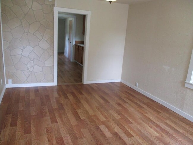 Photo - 137 W Yellowstone Ave