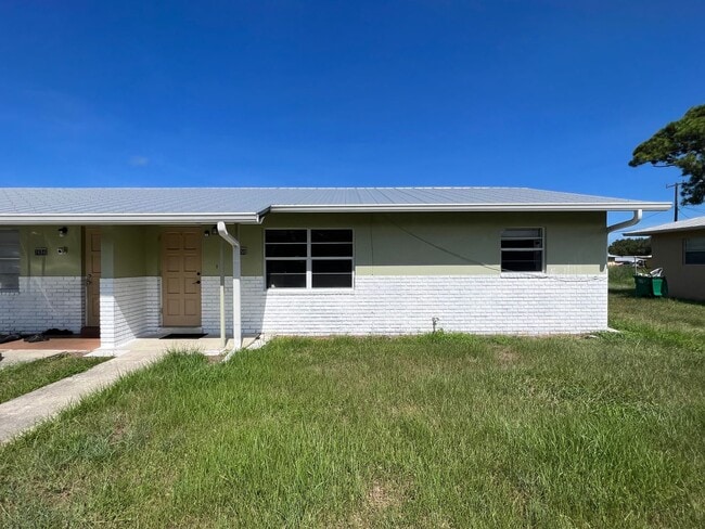 Building Photo - 2/1 Duplex Rental