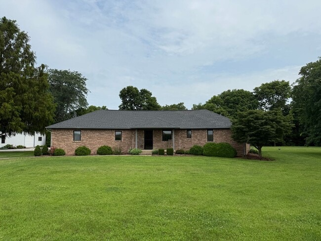 Building Photo - 2 Bedroom House w/ Beautiful Views and Bon...