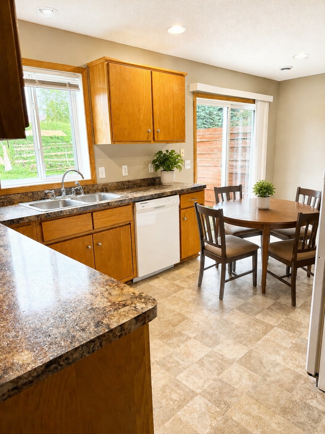 Photo - 628 Danielson Ct