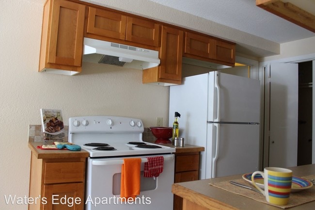 Photo - Water's Edge Apartments