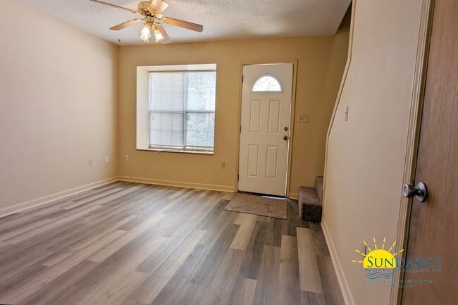 Photo - Adorable 2 Bedroom Townhouse located in Fort Walton Beach!