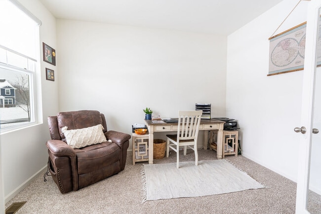 Photo - 2671 Seeley St