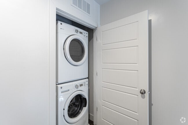 3BR, 2.5BA - 1,408SF - Laundry