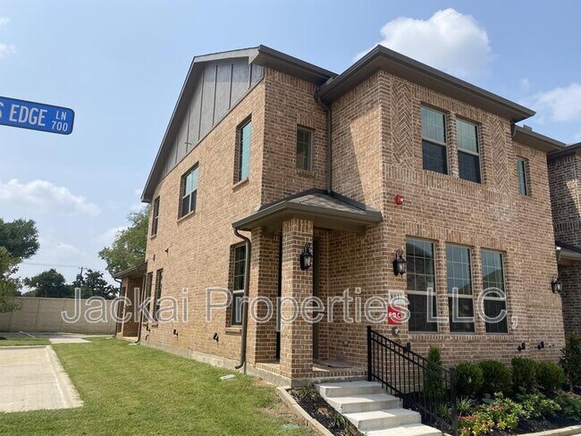 801 Ponds Edge Ln