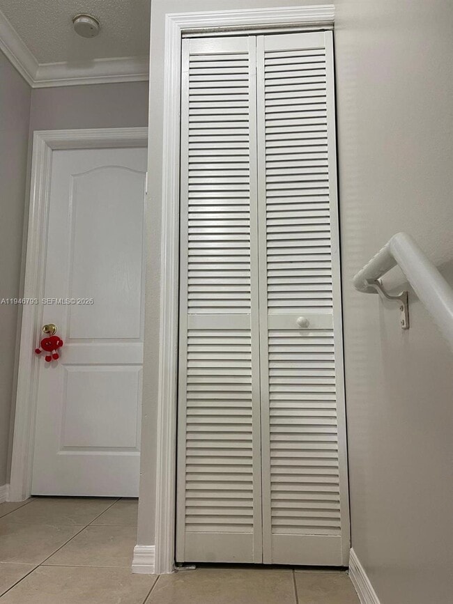 Photo - 527 W 68th St