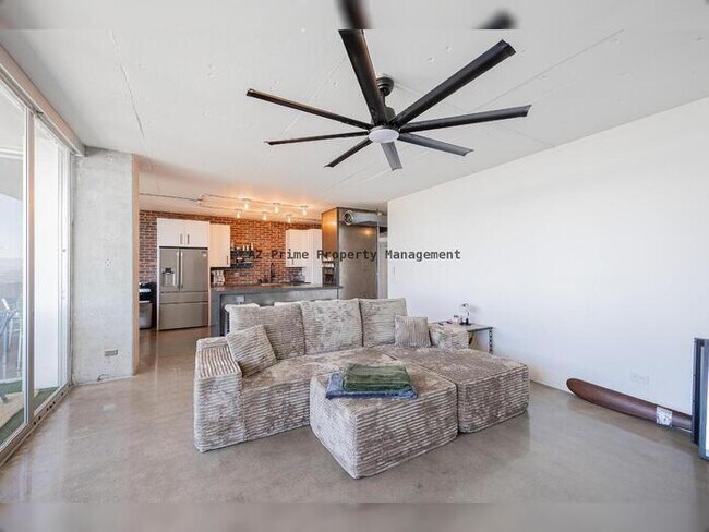 Photo - 207 W Clarendon Ave Unidad B22