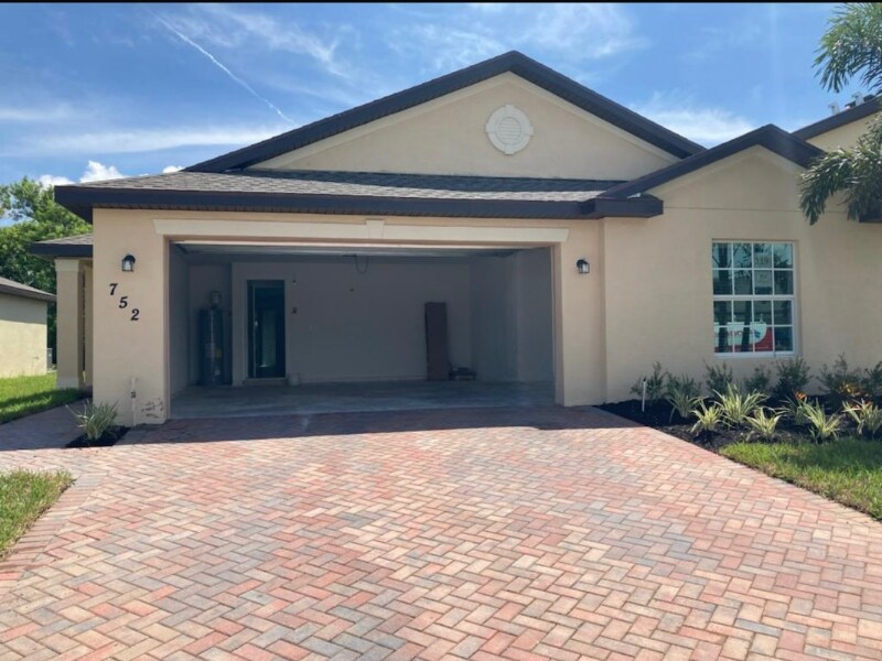 Photo - 752 Worlington Ln