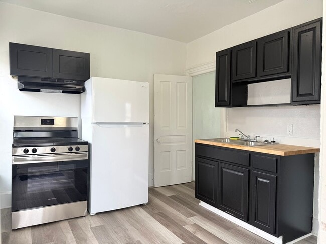 Photo - 1701 E Ganson St Unit Ganson - 1701 1/2 (Upper)