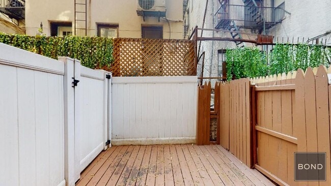 Building Photo - 246 Mott St Unit 3 Rental