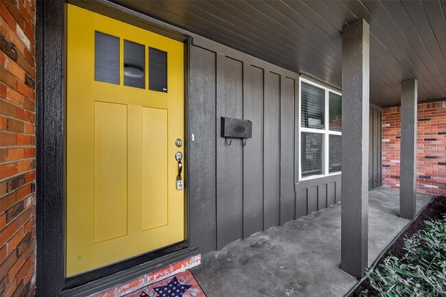 Photo - 5211 Hummingbird St