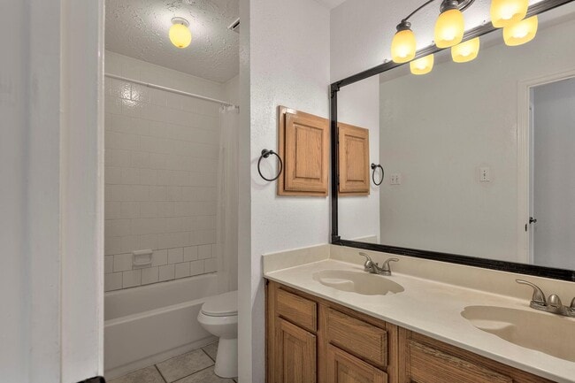 Photo - 2011 Creek Valley Ln