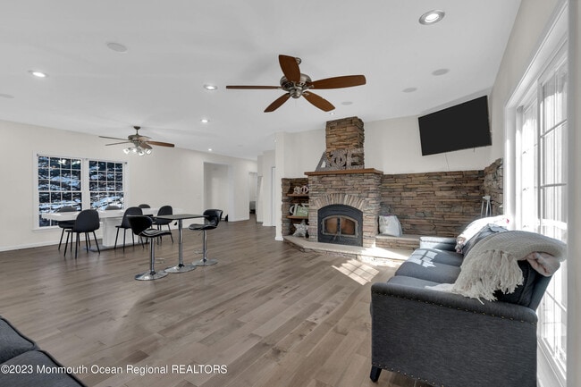 Photo - 374.5 W Park Ave