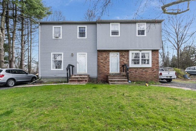 Building Photo - Youngs Drive Unit 19