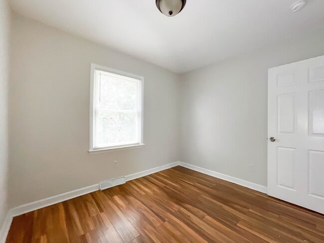 Photo - 3048 Marigold Ln