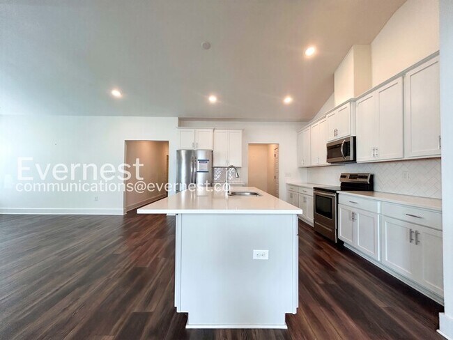 Photo - 3 Bed/2 Bath Home with Garage / Pet-Friendly / Available Now!