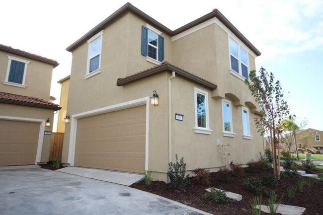 Photo - Gated 3 Bedroom 2.5 Bath in Elk Grove, 95757