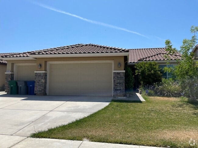 Building Photo - Coming Soon – Beautiful 4 Bedroom, 3 Bathr... Rental