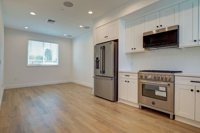 Fantastic Multi-Level Townhome - 3 bed 3 b... - Fantastic Multi-Level Townhome - 3 bed 3 b...