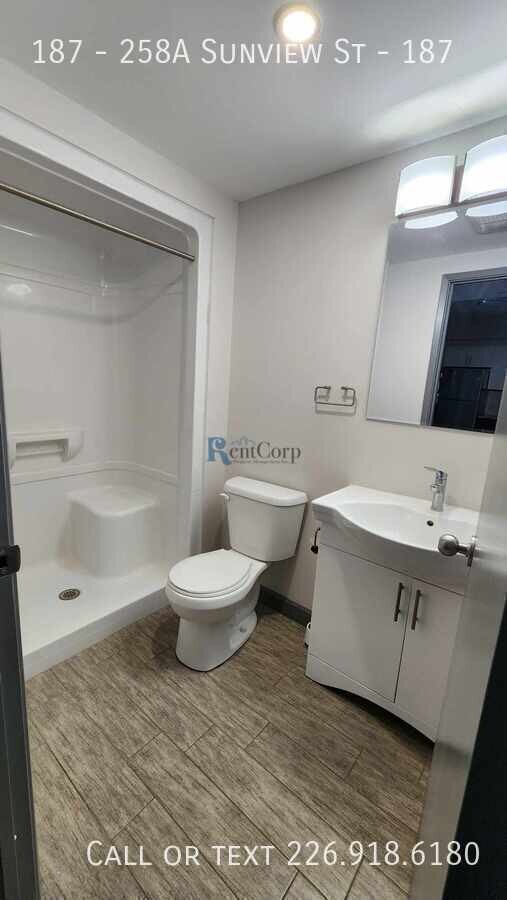 Photo - 258A-258A Sunview St