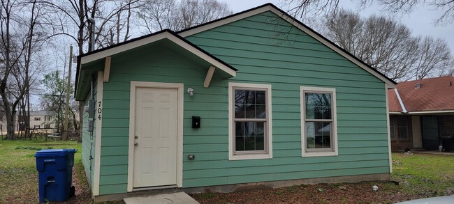 Adorable newer construction home! - Adorable newer construction home!