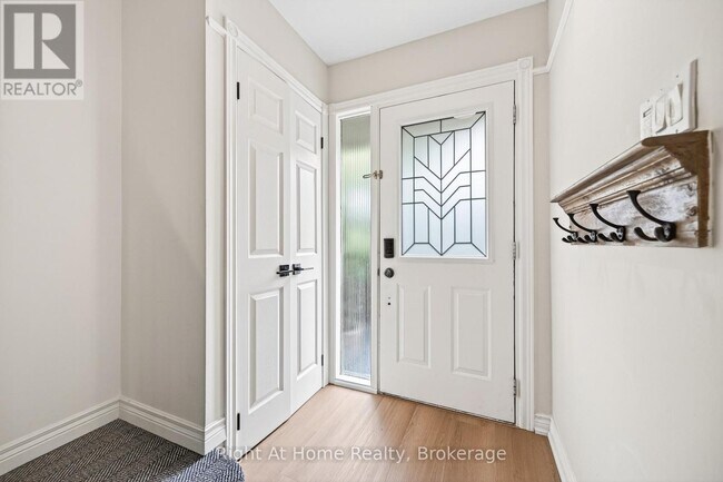 Photo - 109 Brant St