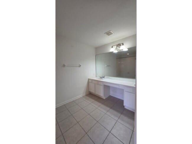 Photo - 3 bed 2.5 bath townhome with 1 car garage