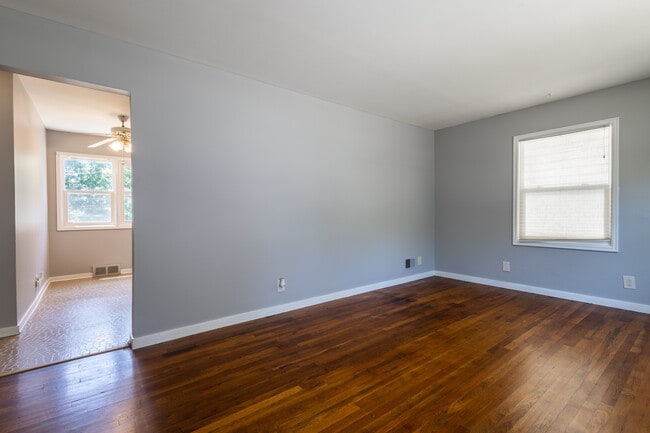 Photo - 5713 Spaulding St