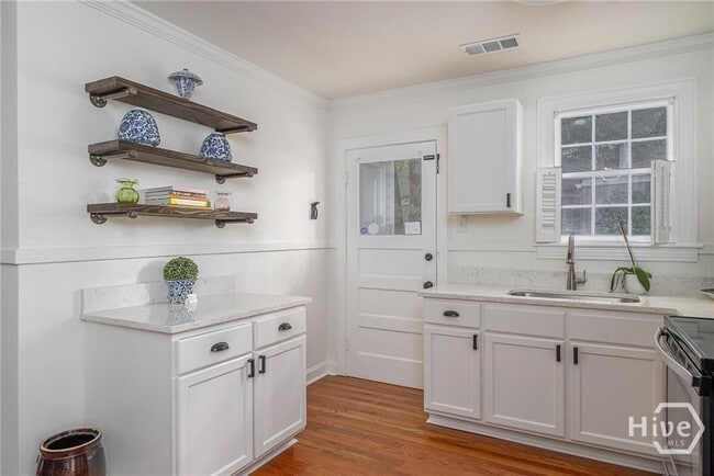 Photo - 2220 E 38th St