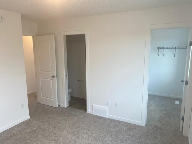 Photo - 1025 Secord Promenade