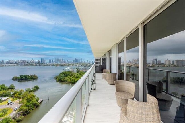 Building Photo - 16385 Biscayne Blvd Unit 16385 Biscayne Blvd 2001