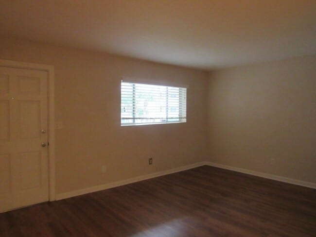 Photo - Updated condo in Bayview Terrace!