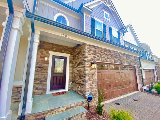 Photo - GORGEOUS TOWNHOME IN SOUTH PARK