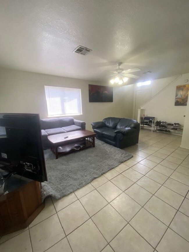 Photo - 3 Bed 3.5 Bath Duplex on TXST Bus Route!