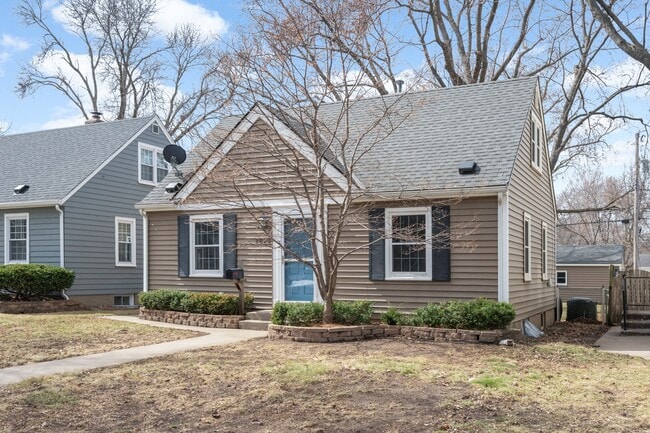 Photo - 2820 Idaho Ave S