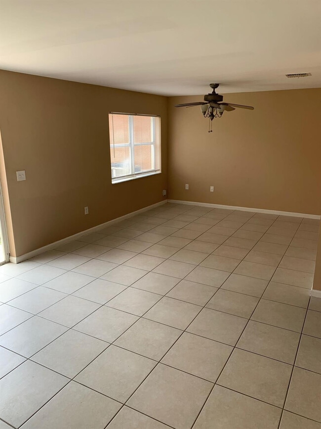 Photo - 2400 NW 98th Ln