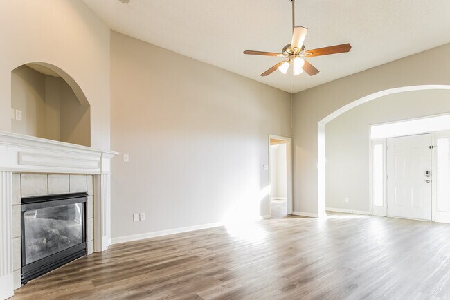 7885 Meadow Ridge Ln