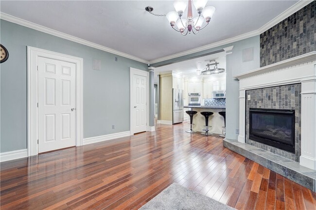 Photo - 450 S Main St