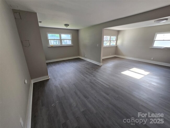 Photo - 2720 Englehardt St