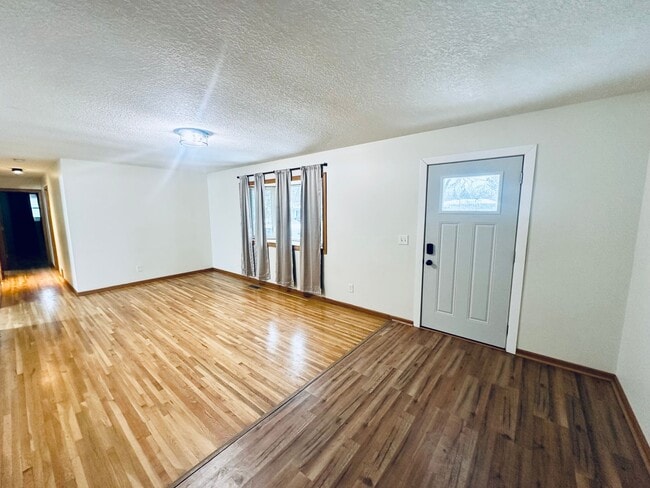 Photo - Gorgeous Single Family Home w/ Sundeck and Large Yard!