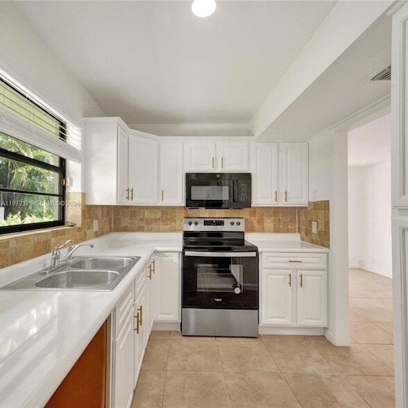 Photo - 9120 Taft St