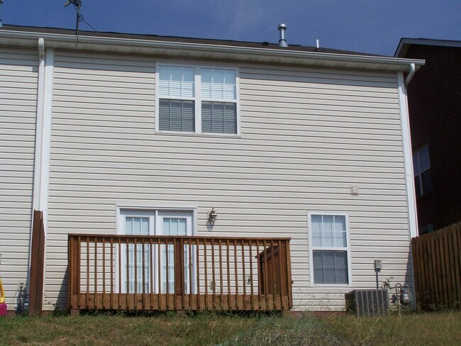 Photo - 3 bed, 2 bath, 2 car garage townhouse w/ b...