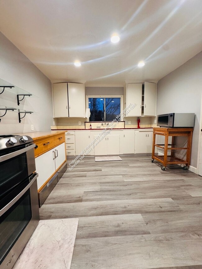 Photo - Cozy Move-In Ready 3 Bedrooms / 2 Bathroom Eastmont Hills Home