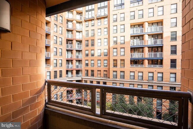 Photo - 616 E St NW Unidad 607
