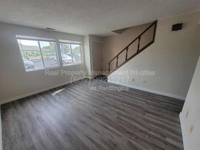Photo - 140 Van Giesen St